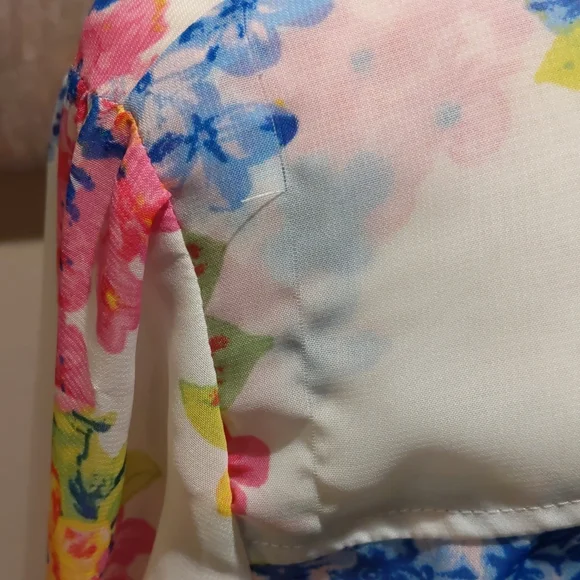 NWT Kut from the Kloth Button Down Semi-Sheer Floral Blouse - Picture 4 of 8